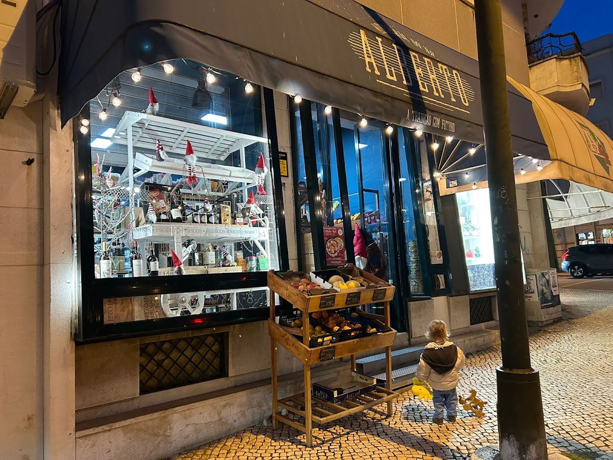 Foto de Mercearia do Senhor Alberto - Grocery store