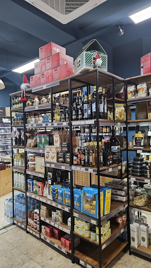 Foto de Mercearia do Senhor Alberto - Grocery store